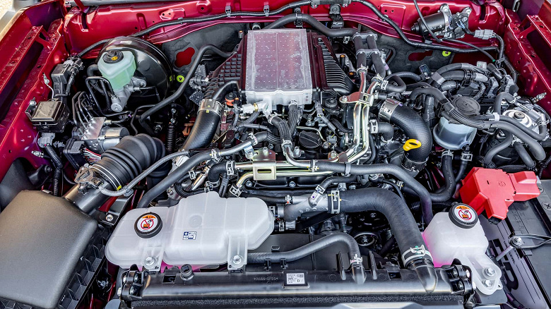 Внедорожник Toyota Land Cruiser 70 2024 сохранил неубиваемый дизельный мотор V8 и версию пикап